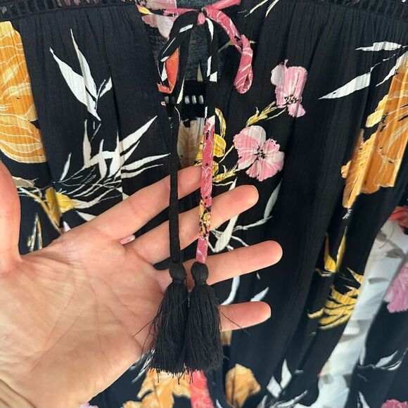 Guess Floral Blouse - Picture 2 of 10